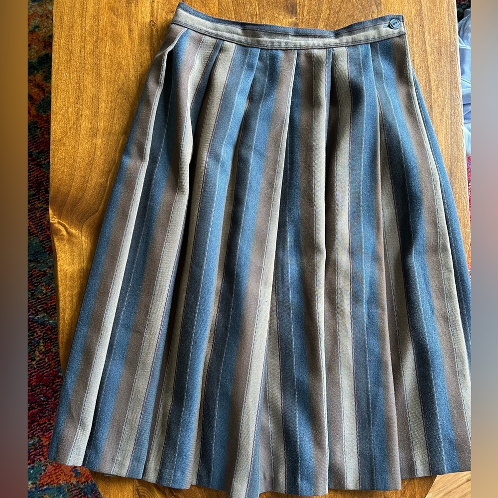 Vintage striped pleated skirt
